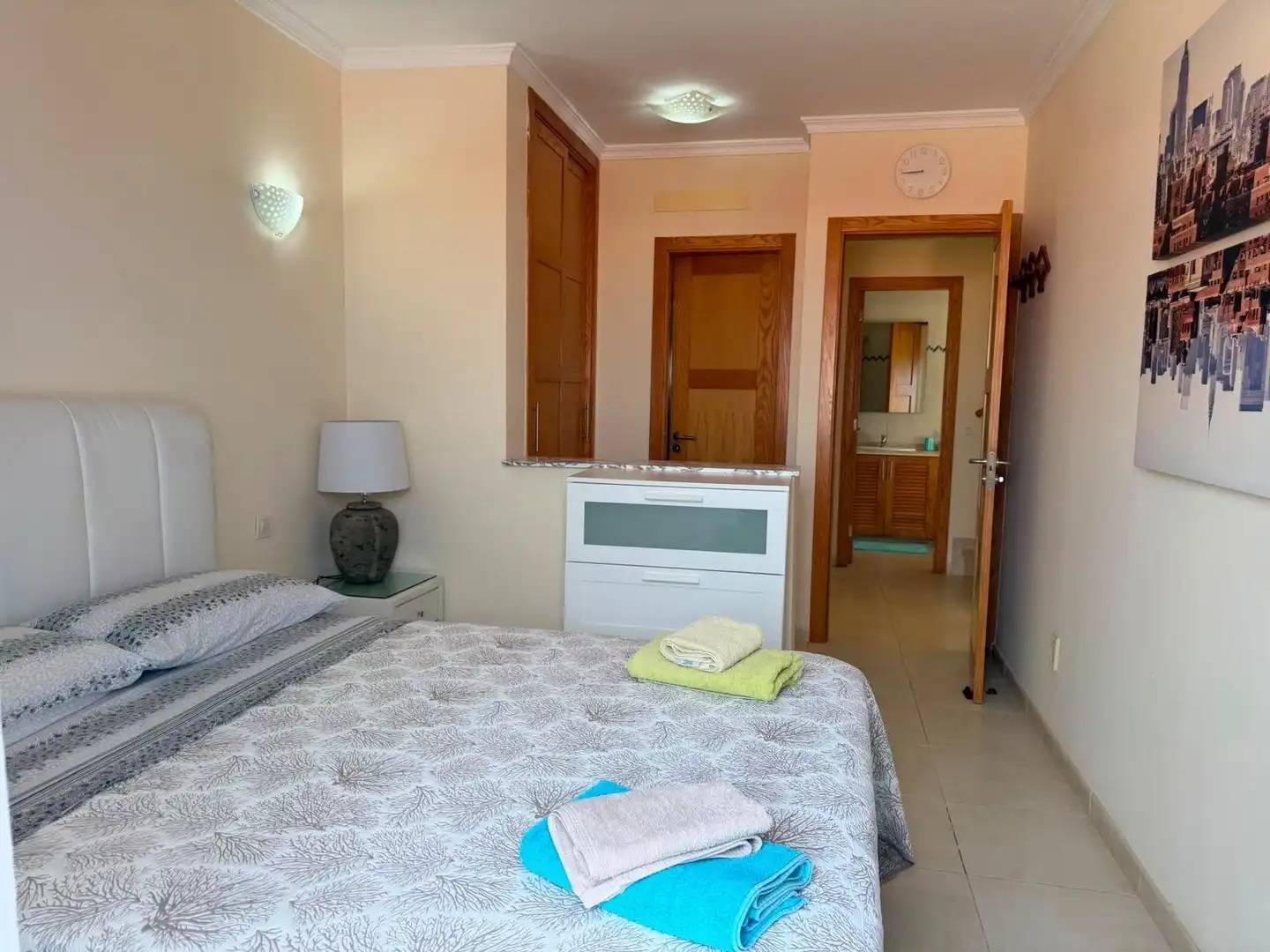 Habitación de Casa adosada en venta en Santiago del Teide con Terraza, Amueblado y Piscina comunitaria