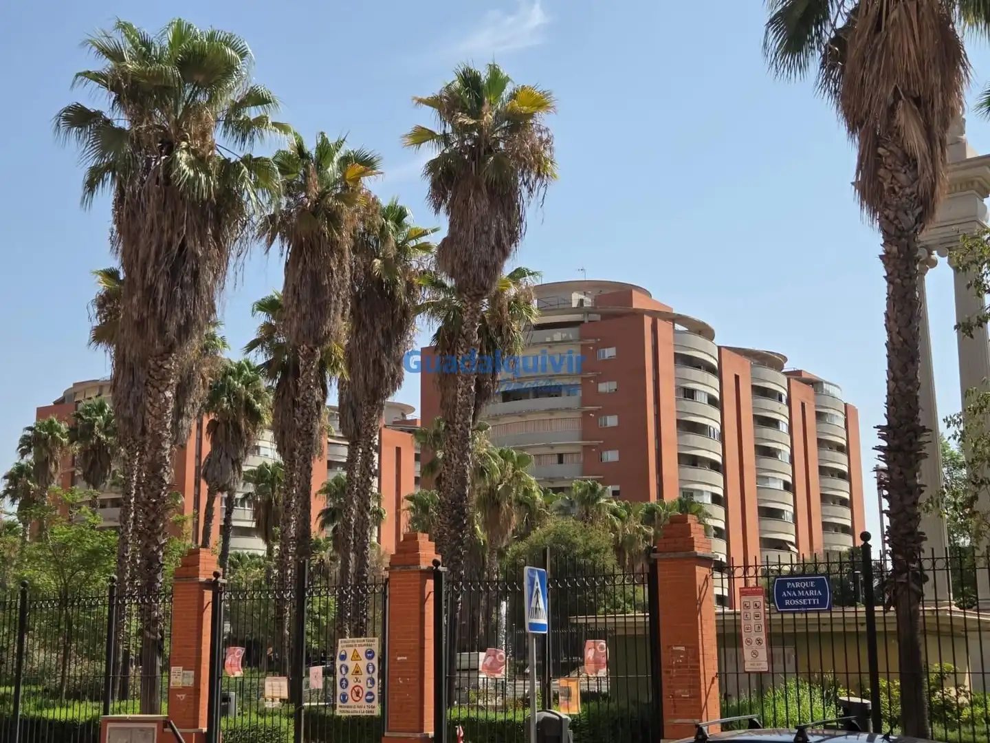 Vista exterior de Pis en venda en Sevilla amb Aire condicionat, Terrassa i Traster