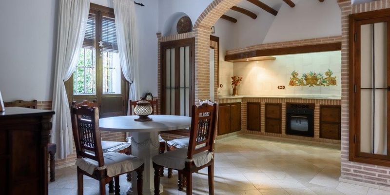 Menjador de Casa o xalet en venda en  Sevilla Capital amb Aire condicionat, Jardí privat i Terrassa