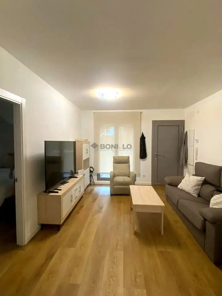 Sala de estar de Estudio en venta en Teruel con Calefacción, Trastero y Amueblado