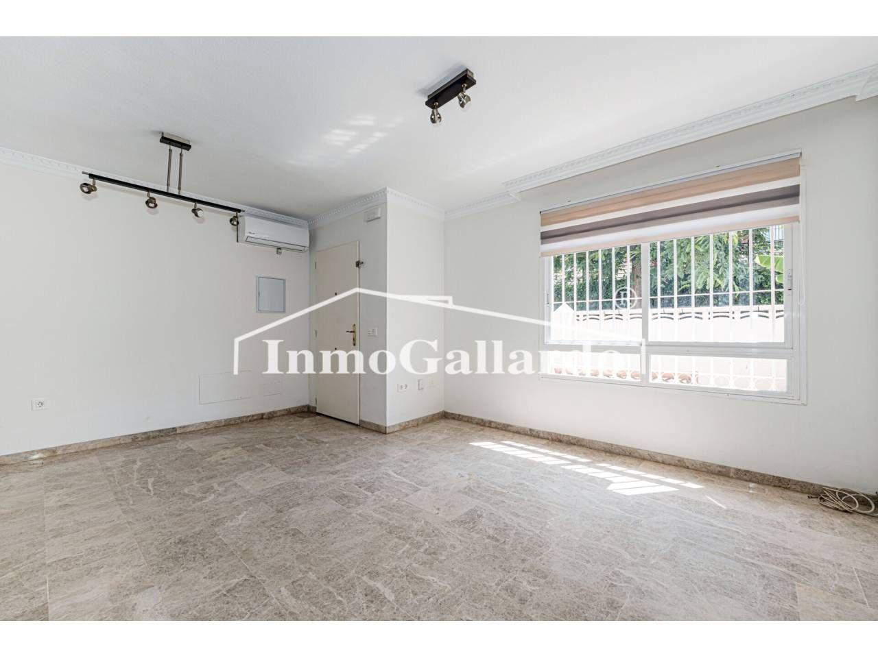 Living room of Single-family semi-detached for sale in Vélez-Málaga  with Air Conditioner, Private garden and Terrace