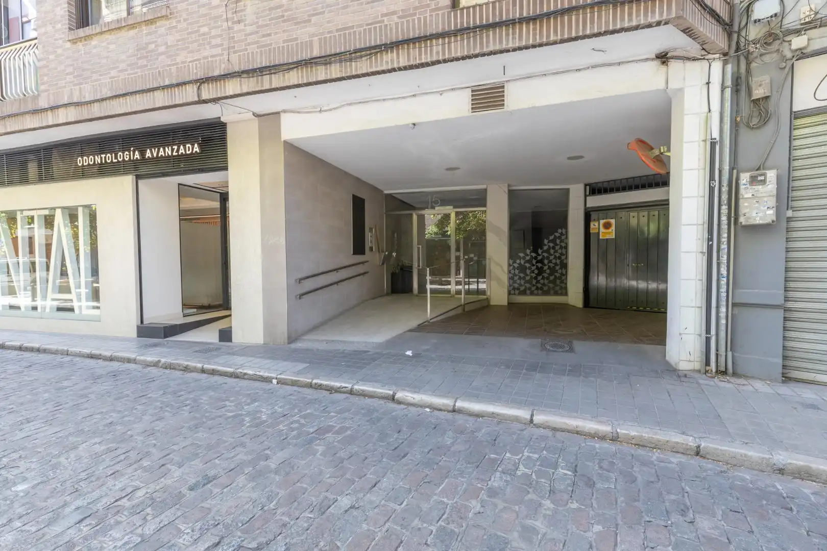 Außenansicht von Wohnung zum Verkauf in Granada mit Heizung, Terrasse und Balkon