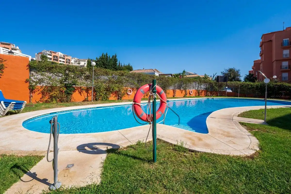 Schwimmbecken von Dachboden zum Verkauf in Manilva mit Klimaanlage, Heizung und Terrasse