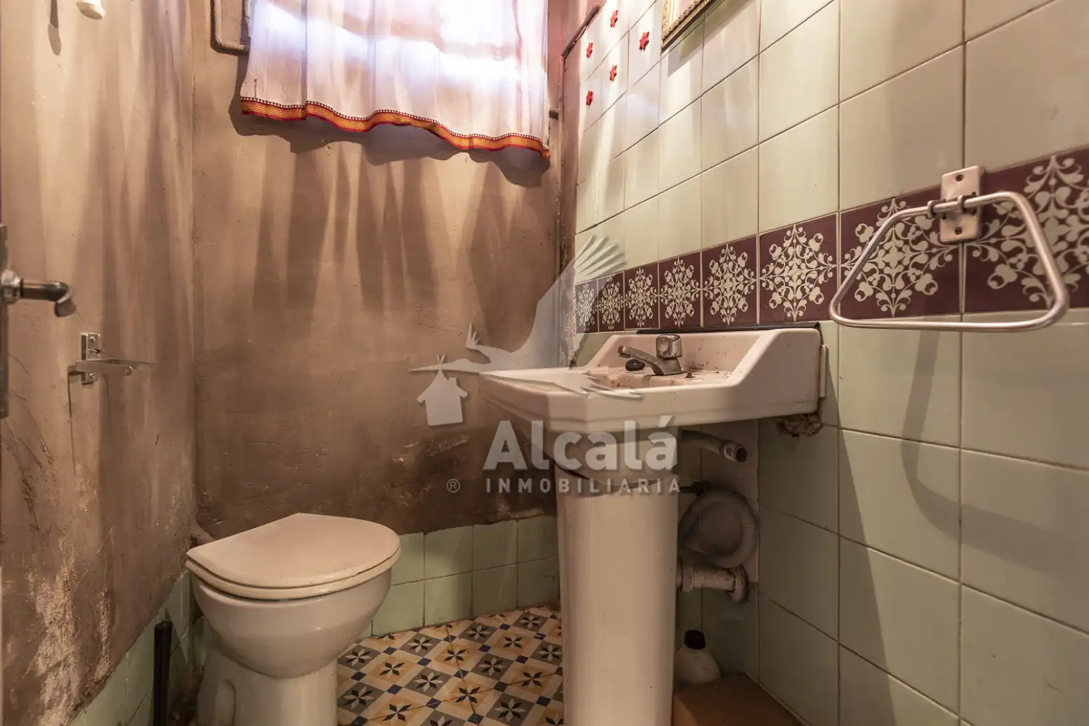 Bany de Casa o xalet en venda en Alcalá de Henares amb Calefacció, Traster i Balcó