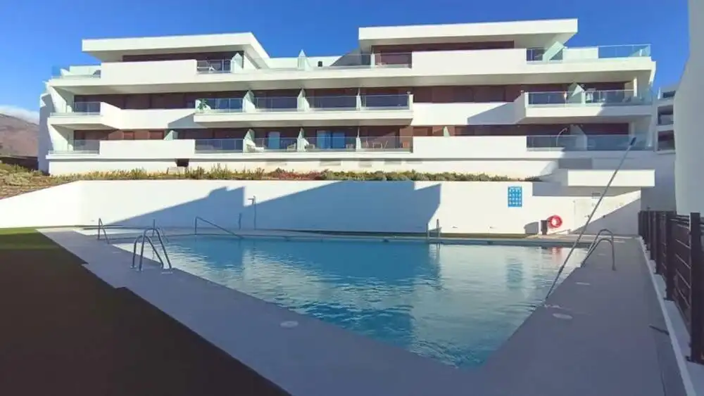 Piscina de Apartamento de alquiler en Estepona con Aire acondicionado, Calefacción y Terraza