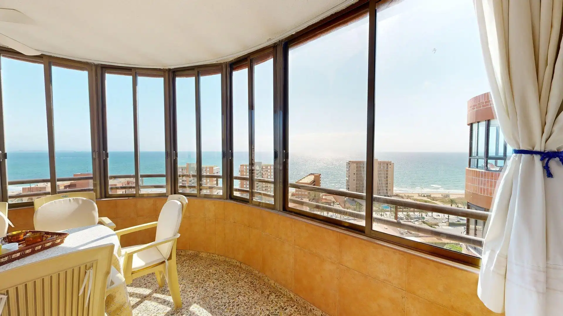 Dormitori de Apartament de lloguer en Elche / Elx amb Aire condicionat, Calefacció i Jardí privat