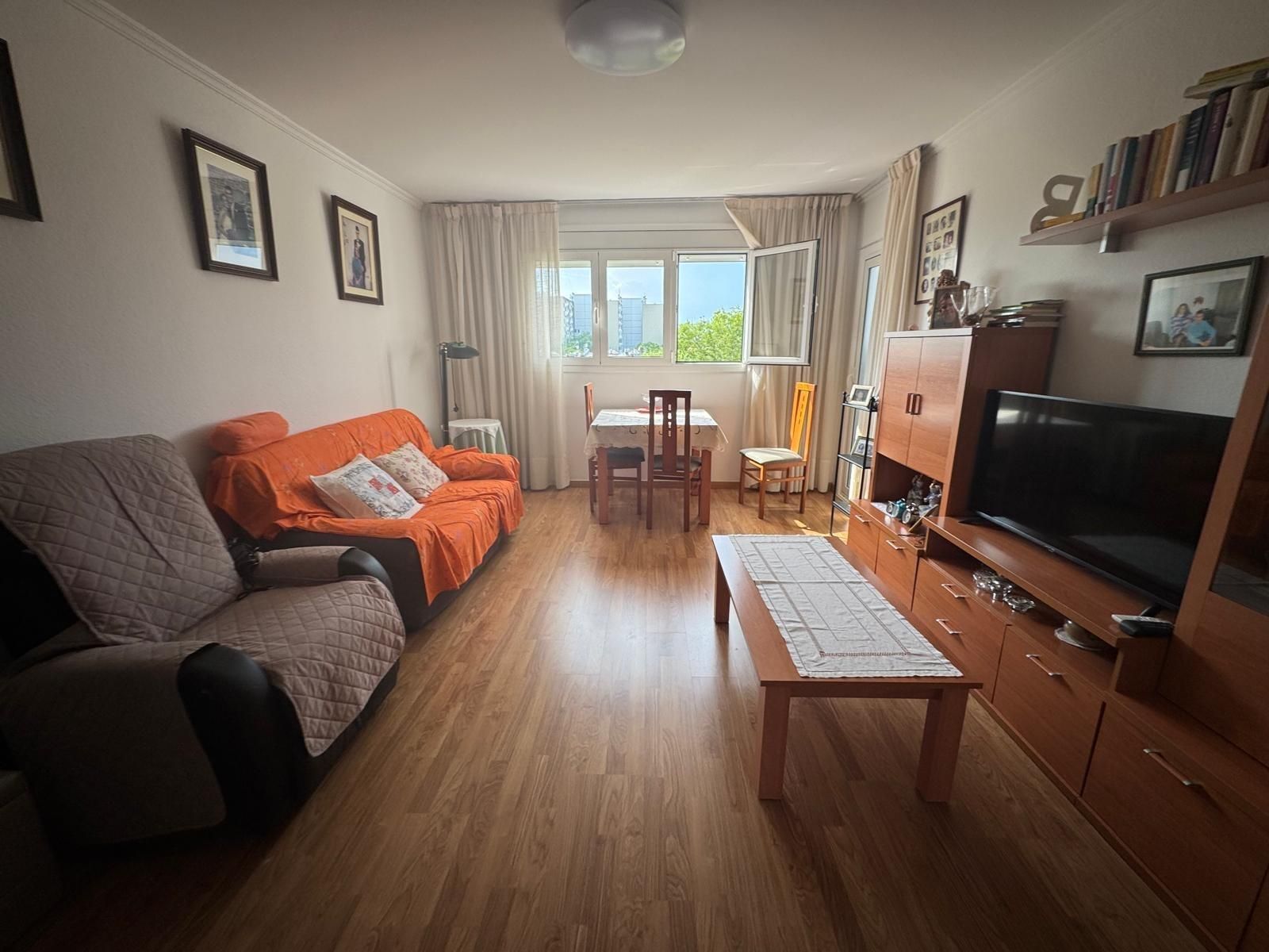 Living room of Flat for sale in Badia del Vallès  with Heating