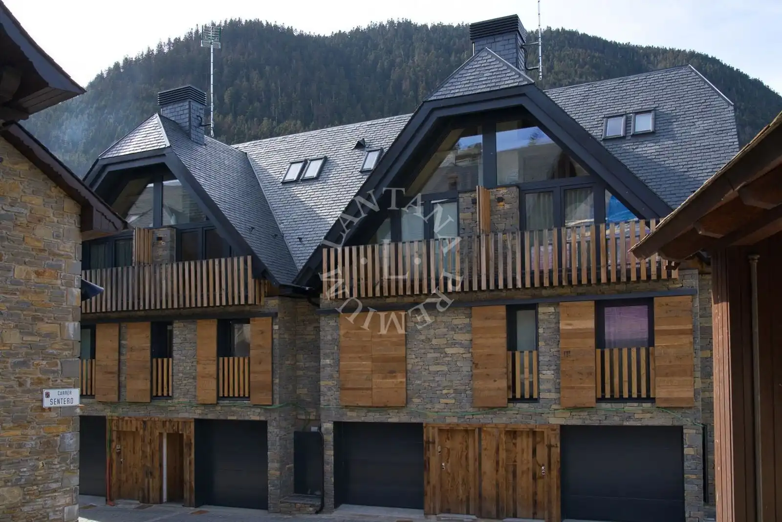 Exterior view of Houses for sale in Naut Aran  with Heating, Parquet flooring and Oven