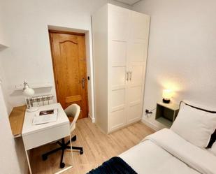 Dormitori de Apartament per a compartir en  Madrid Capital amb Calefacció, Moblat i Forn