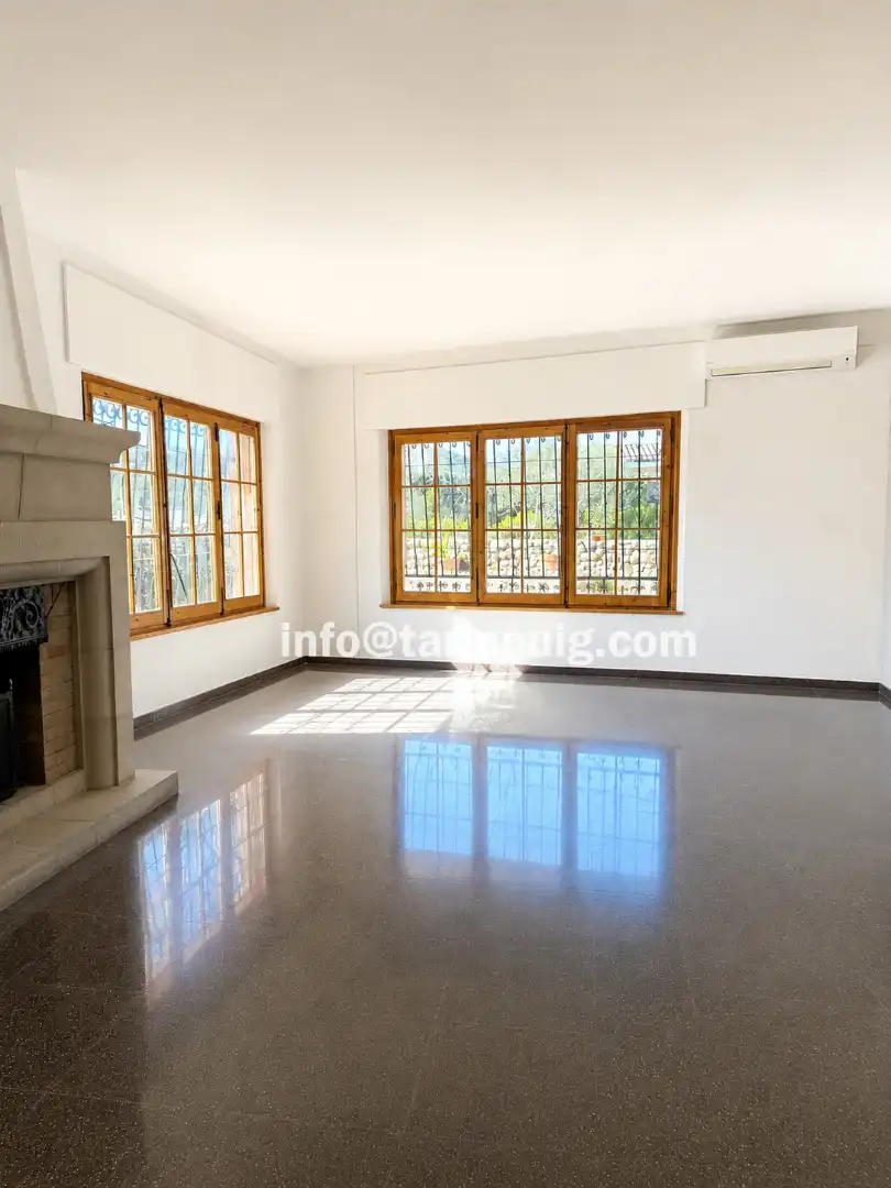 Sala de estar de Casa o chalet en venta en Begues con Aire acondicionado, Calefacción y Jardín privado