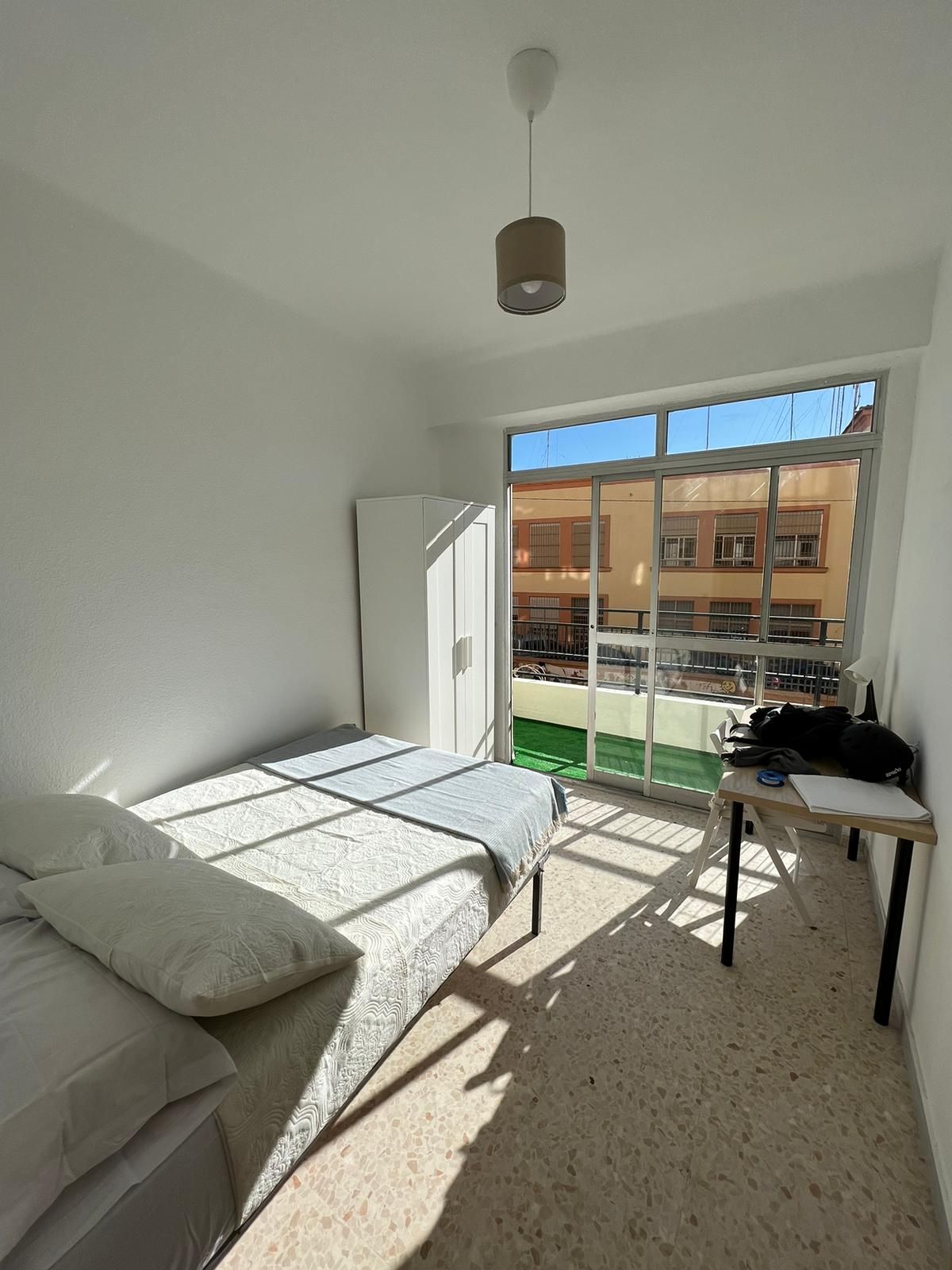 Flat to share in N/A, -1, El Molinillo - Capuchinos