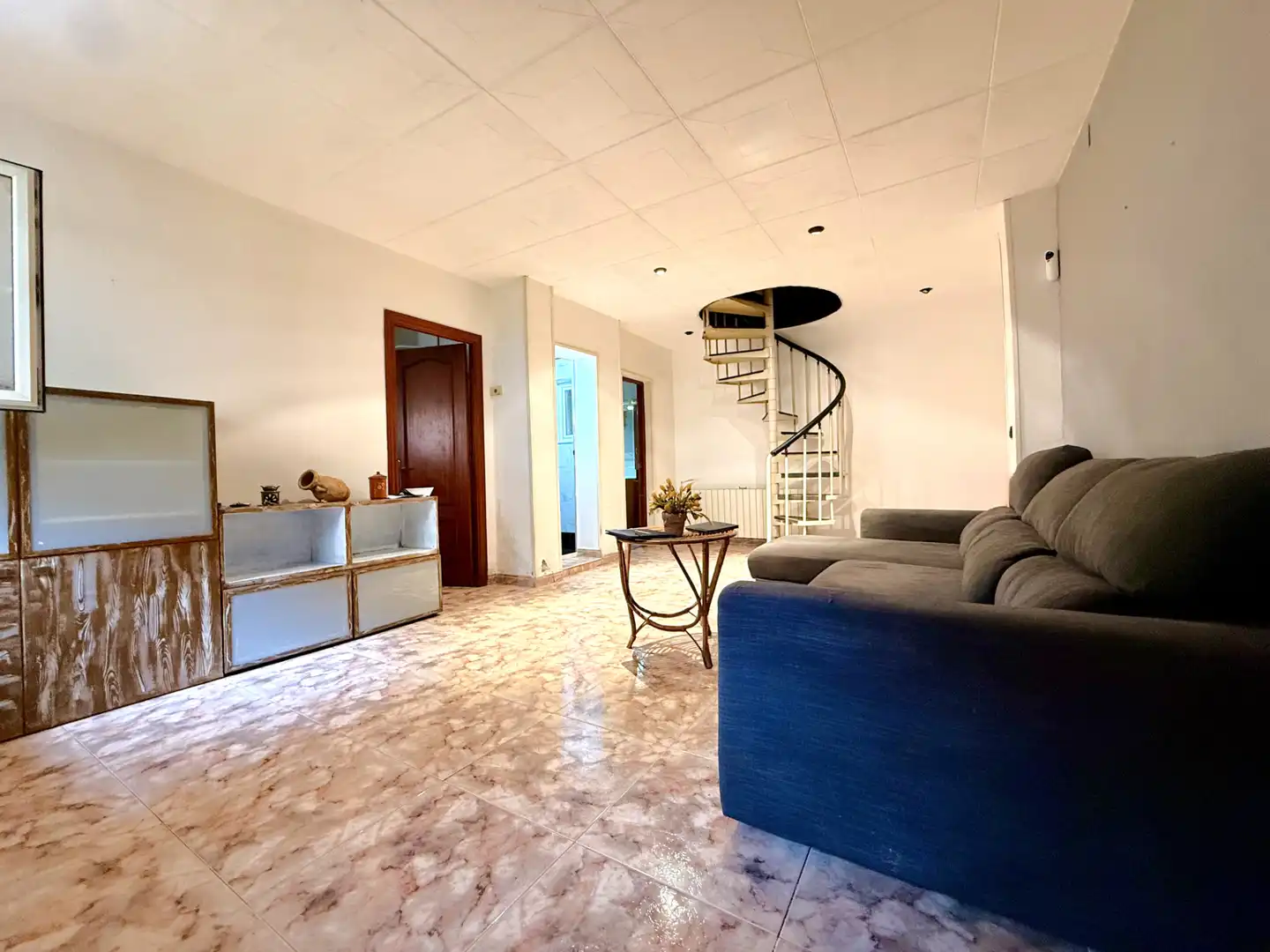 Wohnzimmer von Einfamilien-Reihenhaus zum Verkauf in Badalona mit Klimaanlage, Heizung und Terrasse