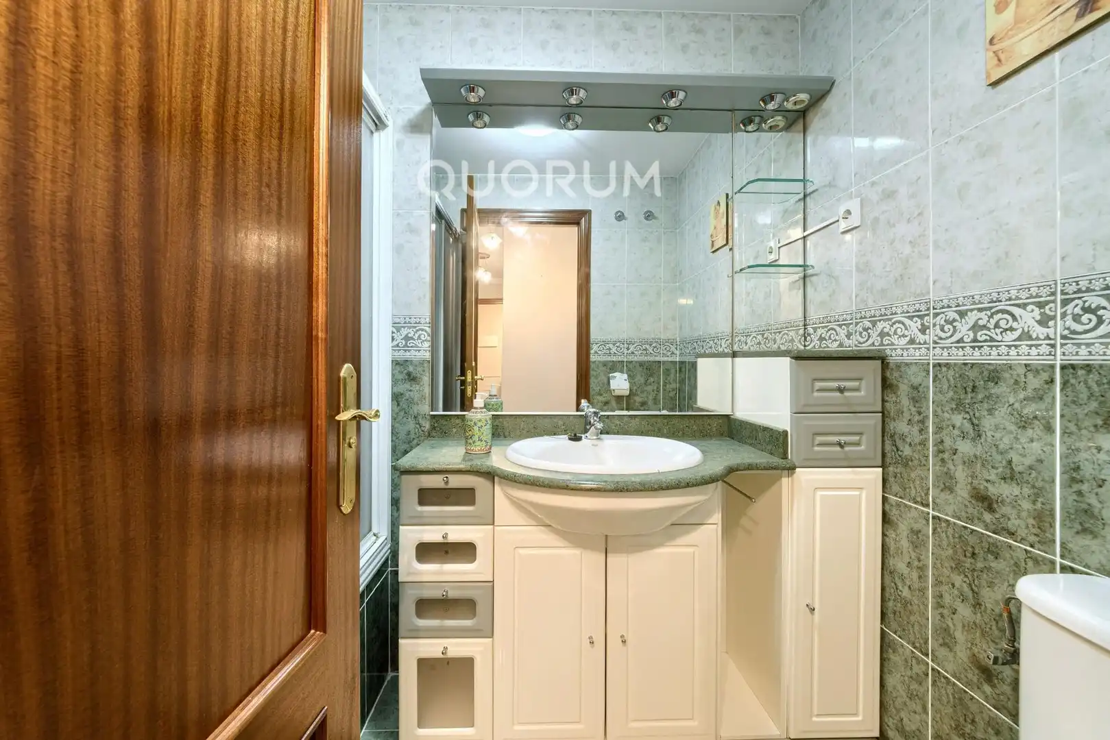 Baño de Piso en venta en Barakaldo  con Calefacción, Trastero y Amueblado