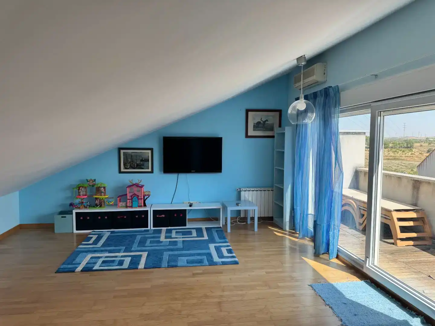 Living room of Houses for sale in Arganda del Rey  with Air Conditioner, Heating and Parquet flooring