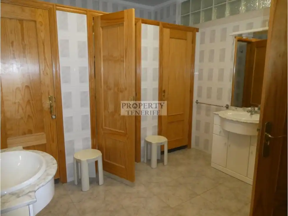 Bany de Edifici en venda en Arona