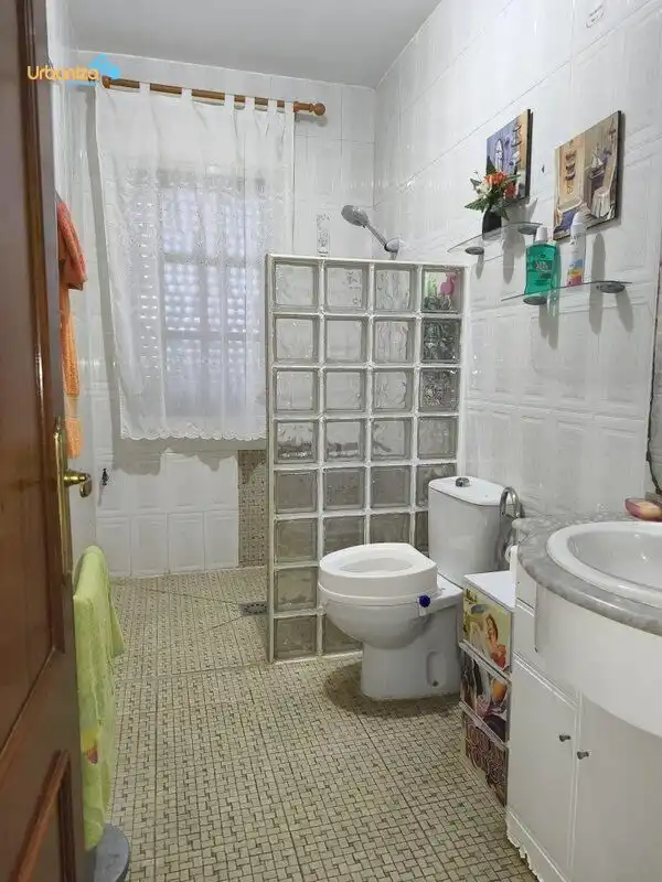 Badezimmer von Country house zum Verkauf in Villanueva del Fresno mit Klimaanlage und Alarm
