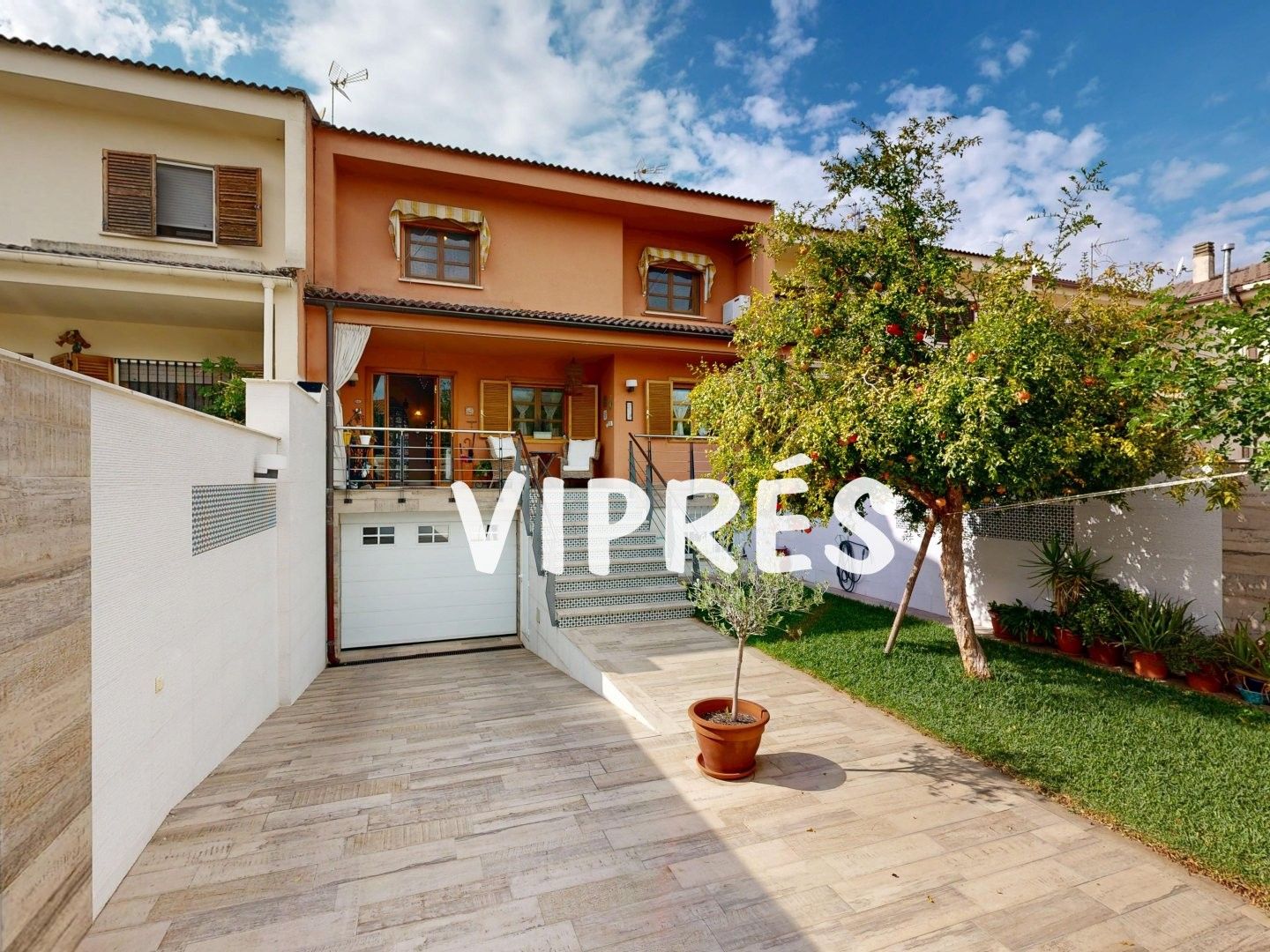Vista exterior de Casa adosada en venda en Mérida amb Aire condicionat i Calefacció