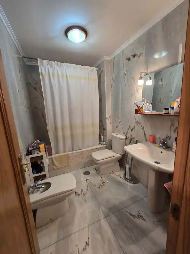 Bathroom of Flat for sale in Ourense Capital   with Balcony