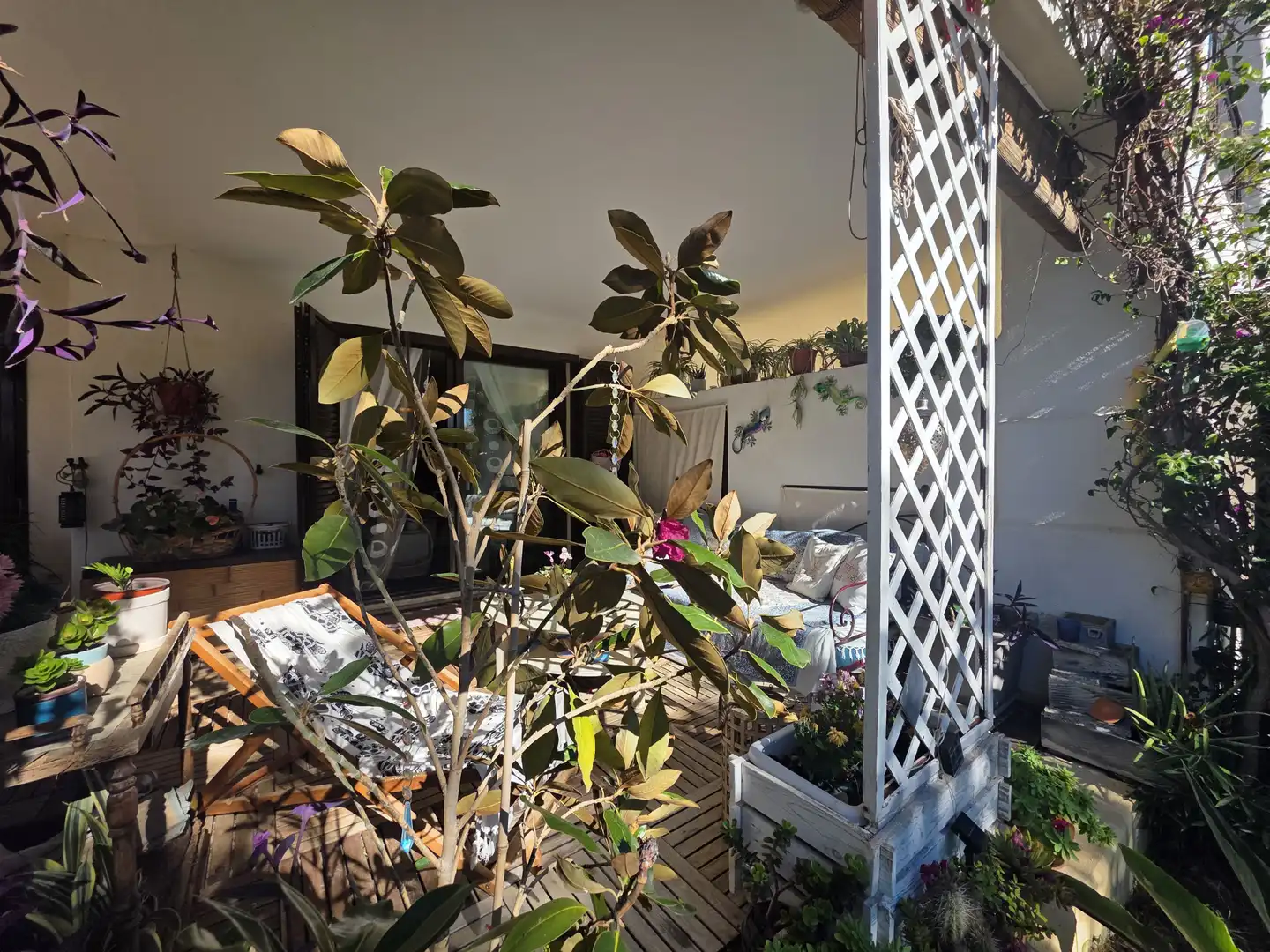 Terrasse von Erdgeschoss zum Verkauf in La Alcaidesa mit Klimaanlage, Privatgarten und Terrasse