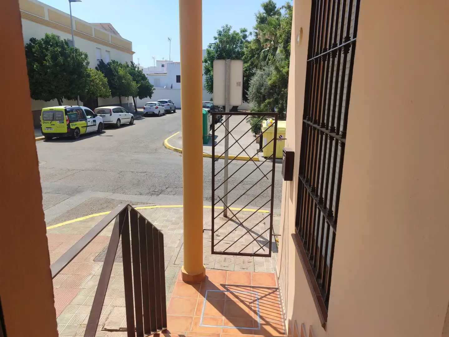 Vista exterior de Casa adosada en venta en Utrera con Aire acondicionado, Calefacción y Terraza