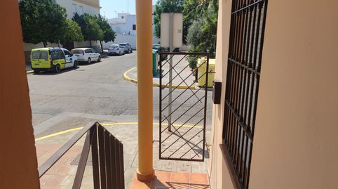 Foto 4 de Casa adosada en venta en Calle Invierno, Torre Cruz - Los Molinos, Utrera