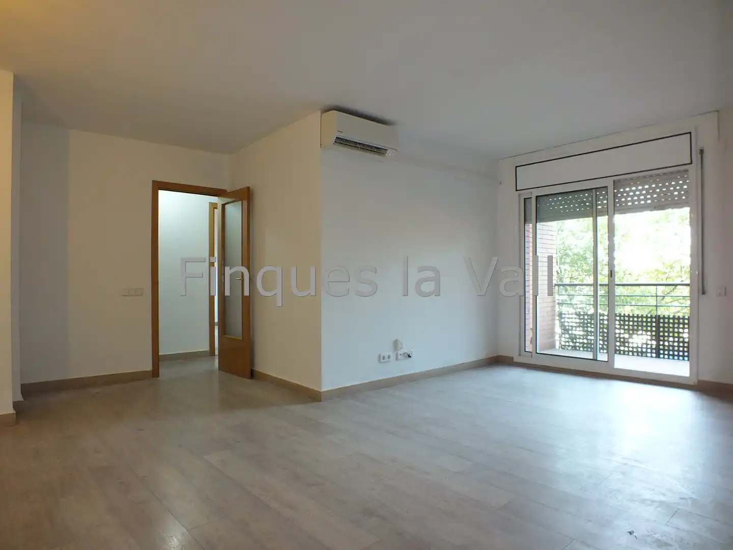 Sala d'estar de Pis en venda en Vic amb Calefacció, Terrassa i Forn