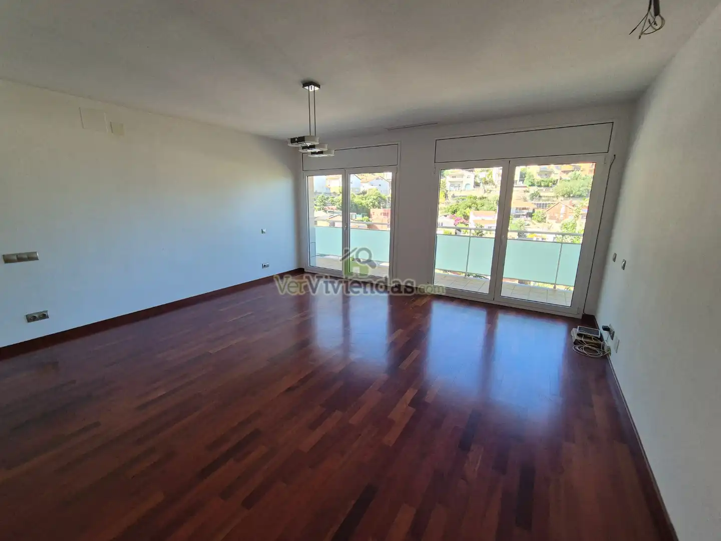 Sala de estar de Casa o chalet en venta en Vallirana con Aire acondicionado, Calefacción y Jardín privado