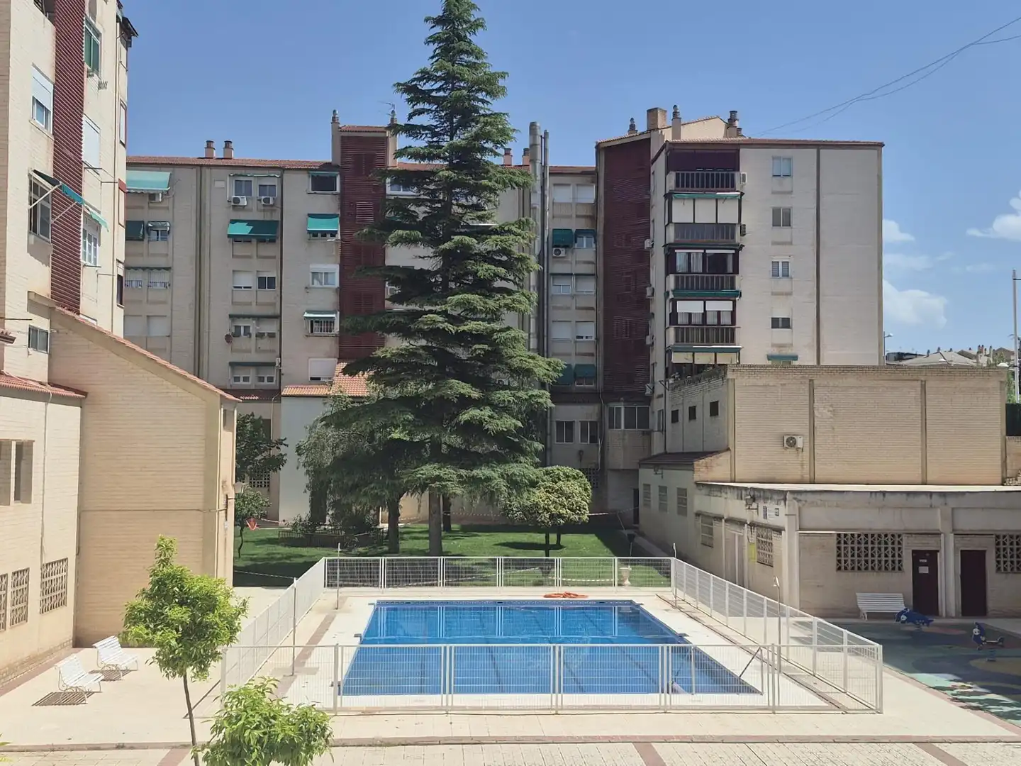 Swimming pool of Flat for rent in  Granada Capital  with Air Conditioner, Private garden and Community pool