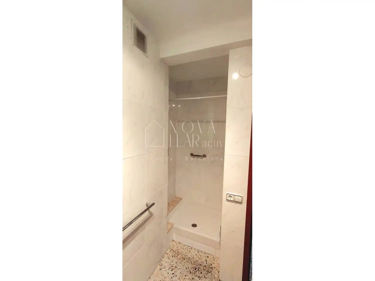 Badezimmer von Wohnungen zum Verkauf in Centelles mit Heizung und Balkon
