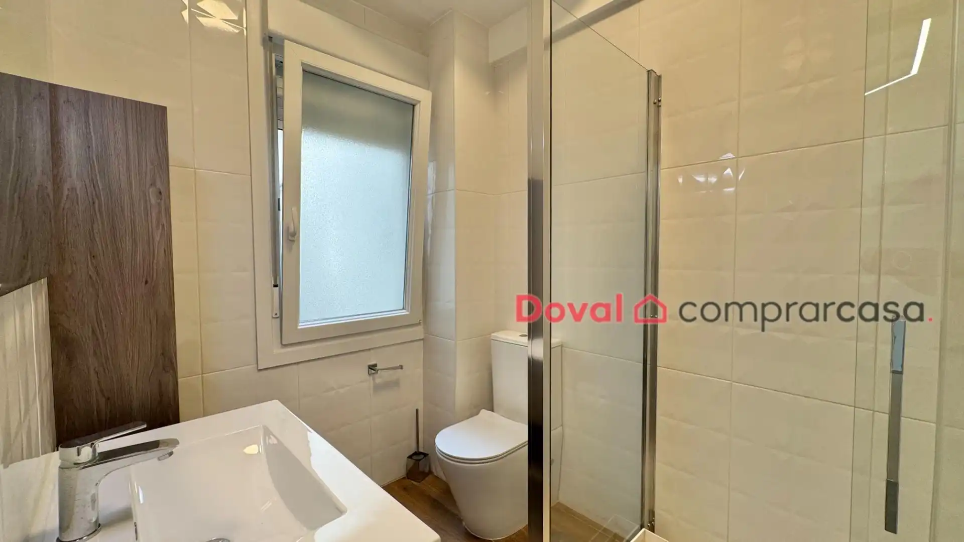 Baño de Piso de alquiler en Vigo  con Calefacción y Amueblado
