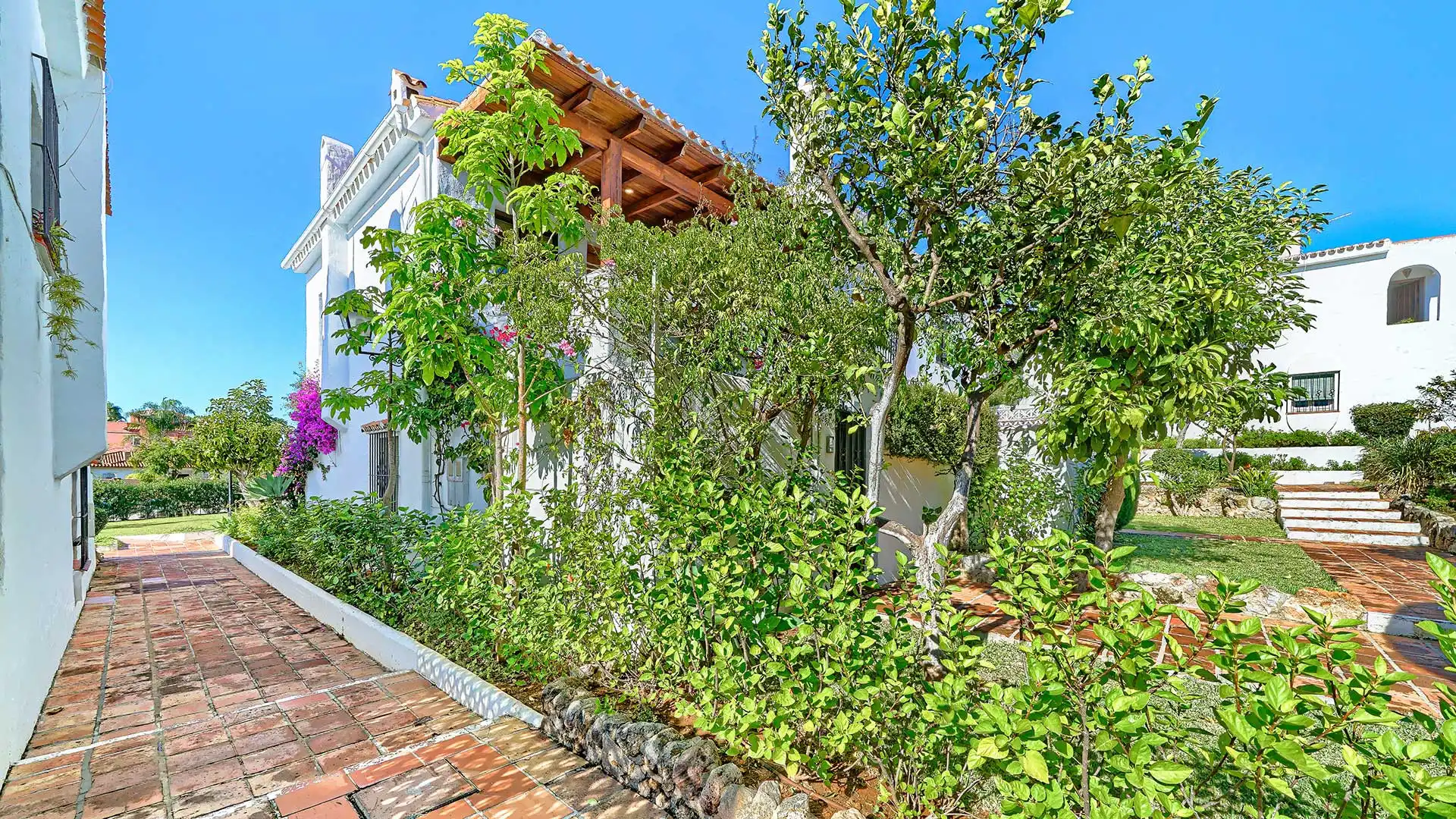 Jardín de Casa adosada en venta en Marbella con Aire acondicionado, Jardín privado y Terraza