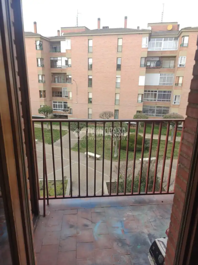 Terraza de Piso en venta en La Bañeza  con Calefacción, Terraza y Trastero