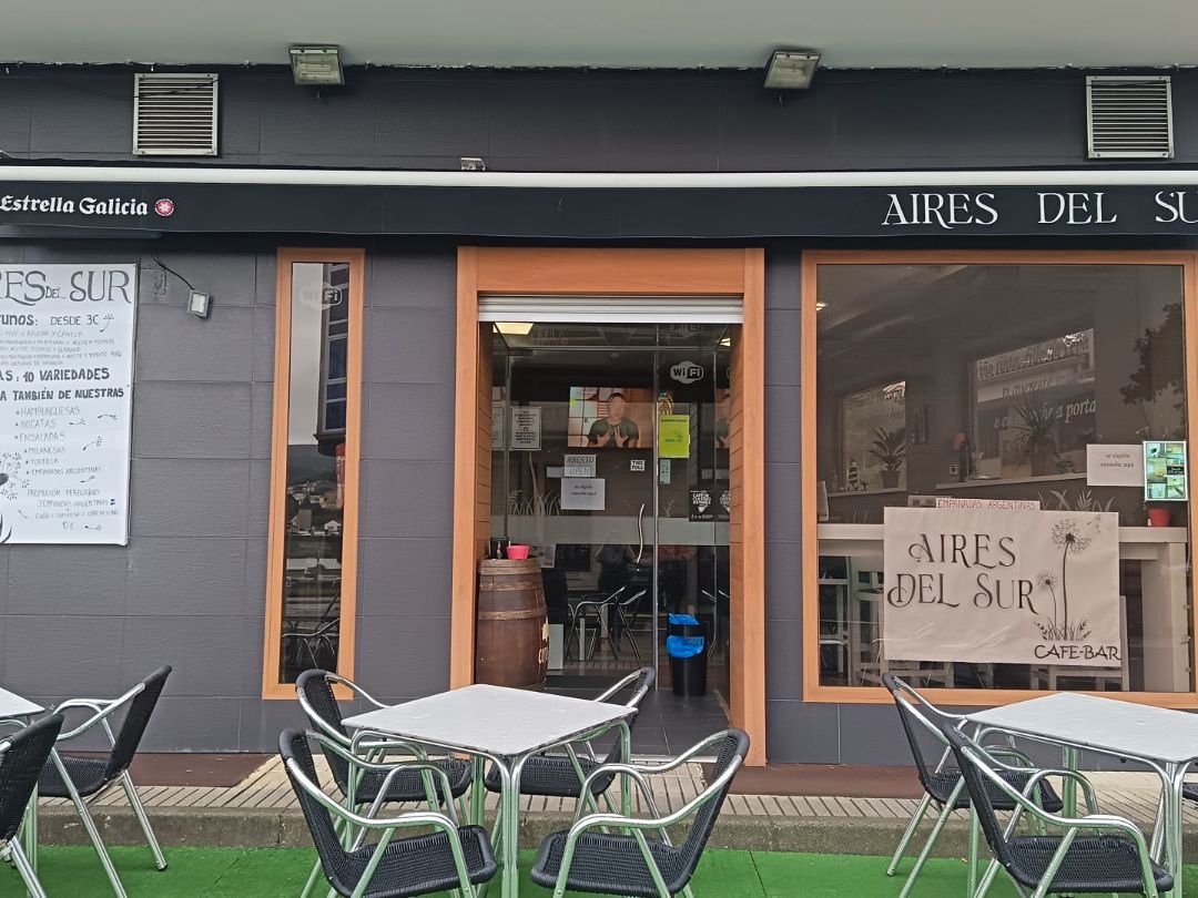 Local de lloguer en Cee amb Aire condicionat, Terrassa i Moblat