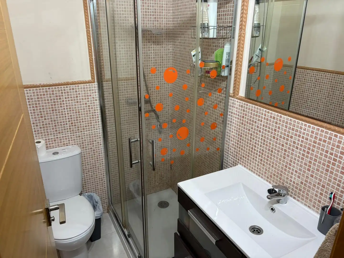 Baño de Piso para compartir en Cartagena con Aire acondicionado y Parquet