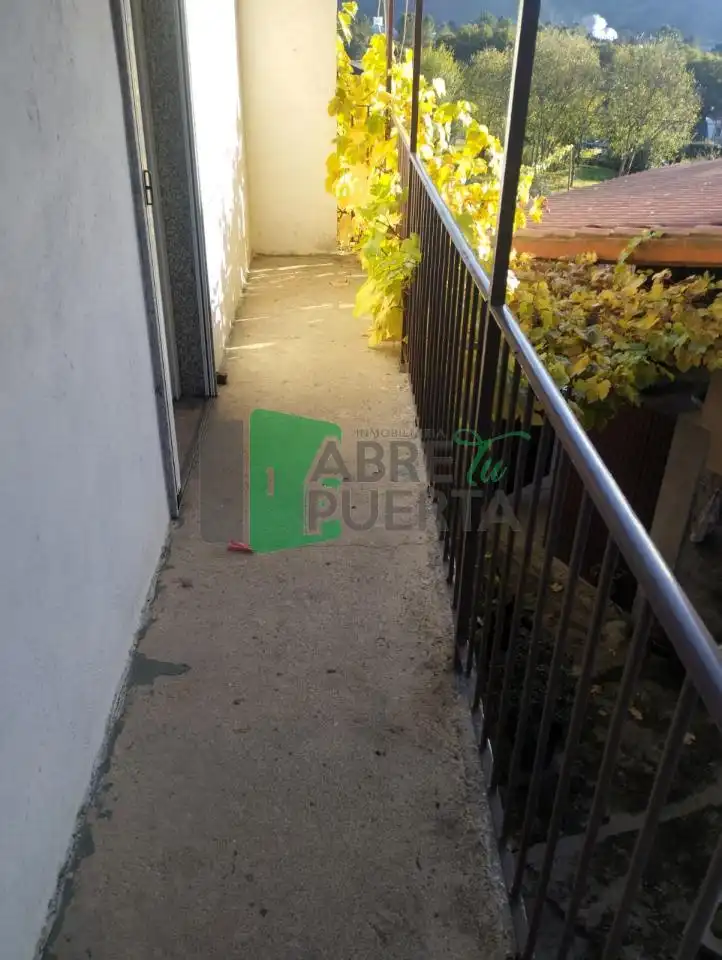 Aparcament de Casa o xalet en venda en Ourense Capital  amb Calefacció, Jardí privat i Moblat