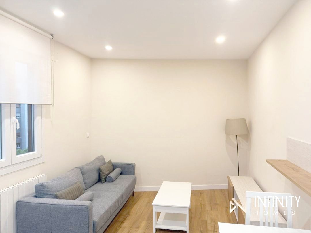 Living room of Flat to rent in Bilbao   with Heating