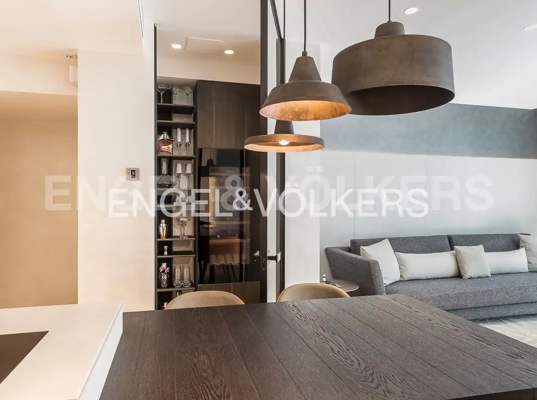 Menjador de Casa o xalet en venda en Barcelona amb Aire condicionat, Calefacció i Jardí privat