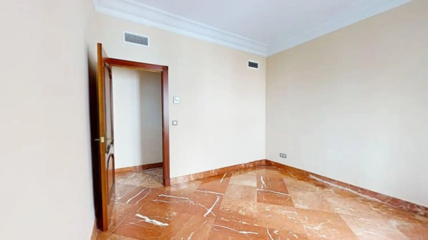 Flat for rent in Sevilla  with Air Conditioner, Heating and Terrace