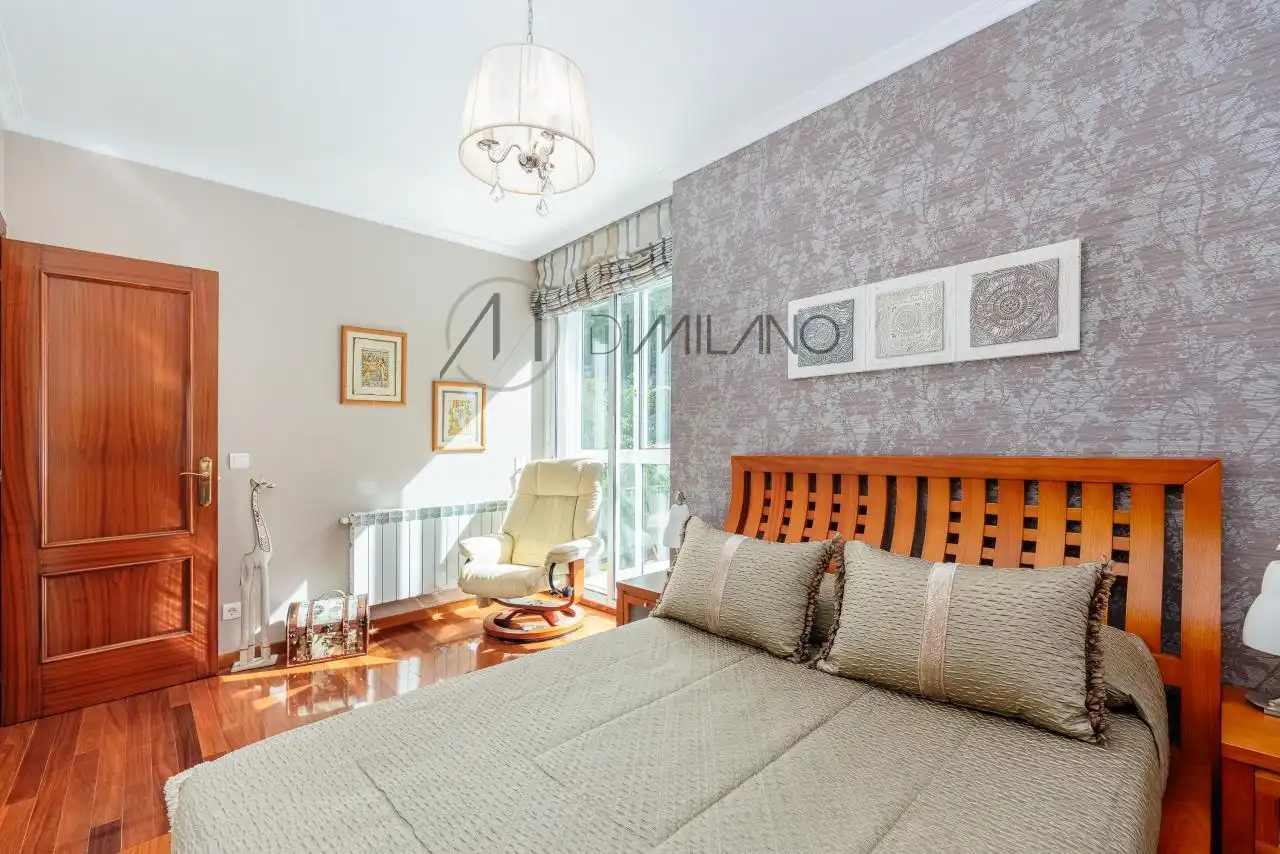 Habitación de Casa adosada en venta en Vigo  con Calefacción, Jardín privado y Parquet