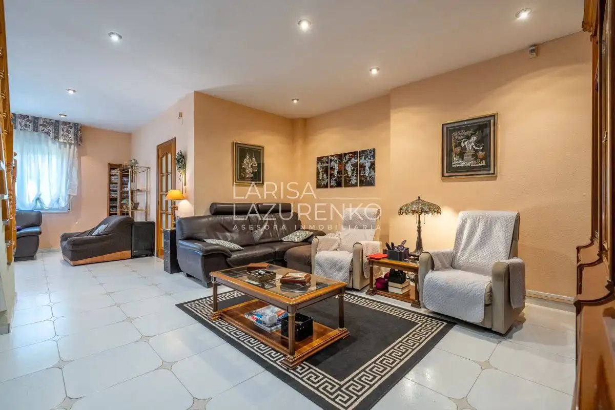 Sala d'estar de Casa o xalet en venda en Tarragona amb Aire condicionat, Calefacció i Jardí privat