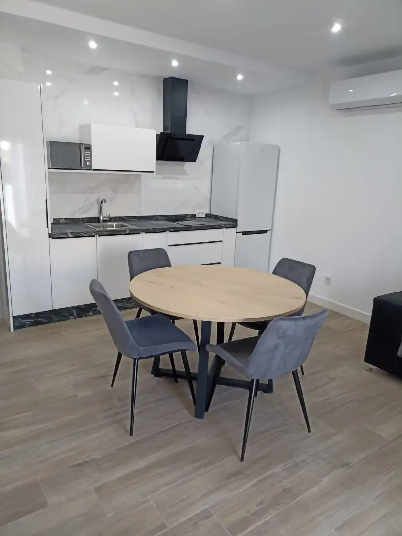 Apartamento con terraza en alquiler en Plaza de España 17