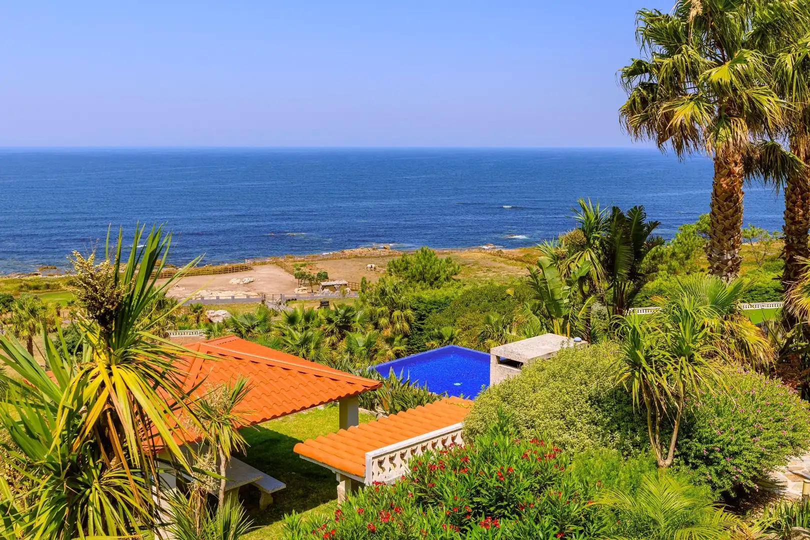 Houses for sale in Oia  with Air Conditioner, Heating and Private garden