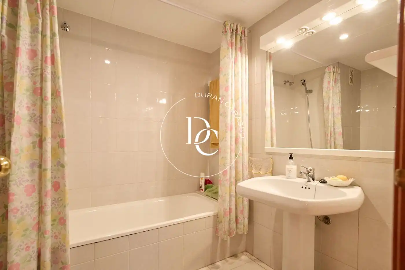 Bathroom of Flat for sale in Puigcerdà  with Heating and Furnished