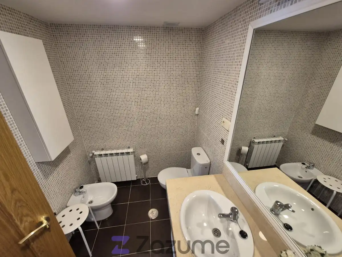Bathroom of Flat for rent in Recas  with Air Conditioner, Heating and Terrace