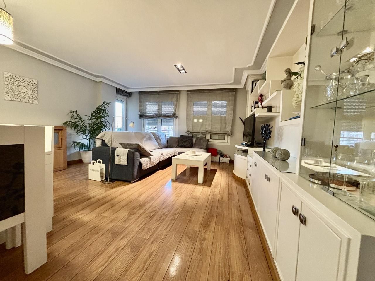Living room of Flat for sale in  Zaragoza Capital  with Air Conditioner, Heating and Terrace