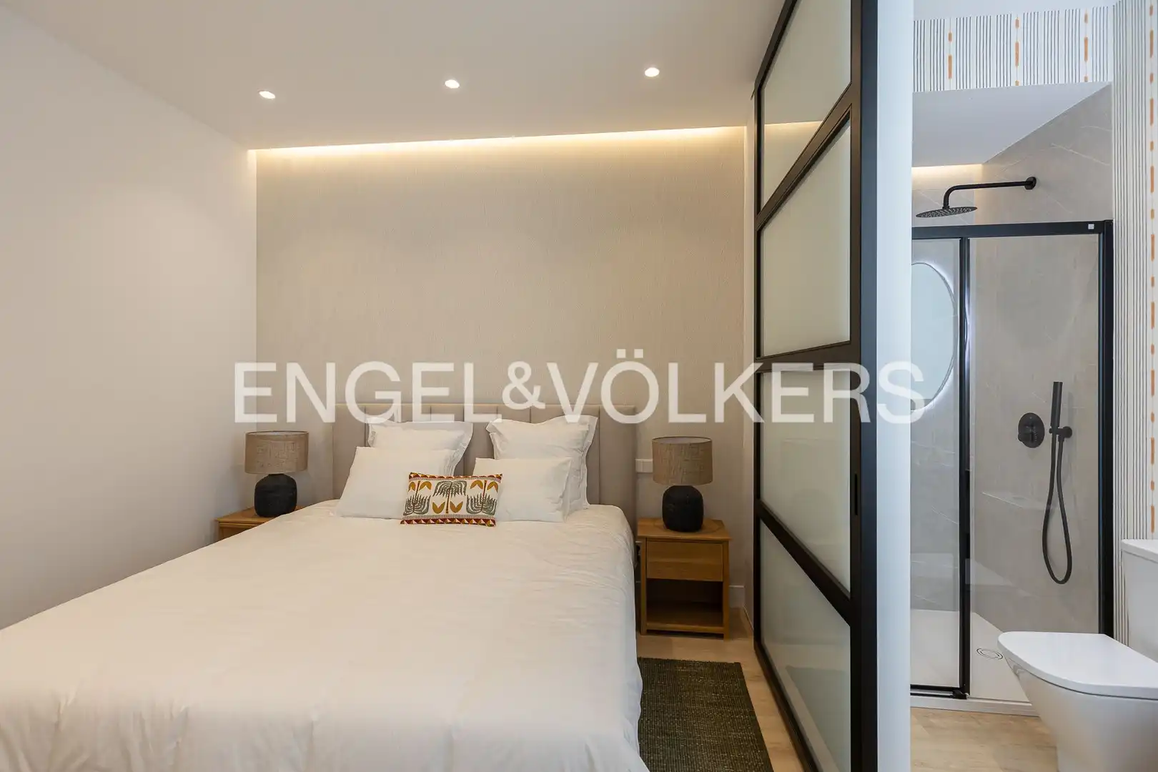 Bedroom of Flat for sale in Madrid  with Air Conditioner, Heating and Furnished