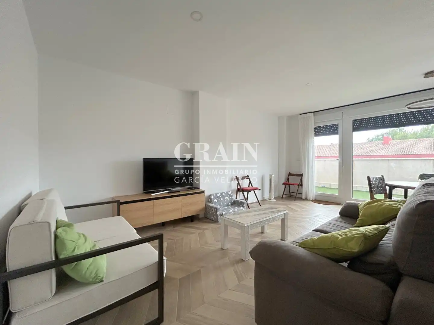 Sala de estar de Piso de alquiler en Albacete con Calefacción, Terraza y Piscina