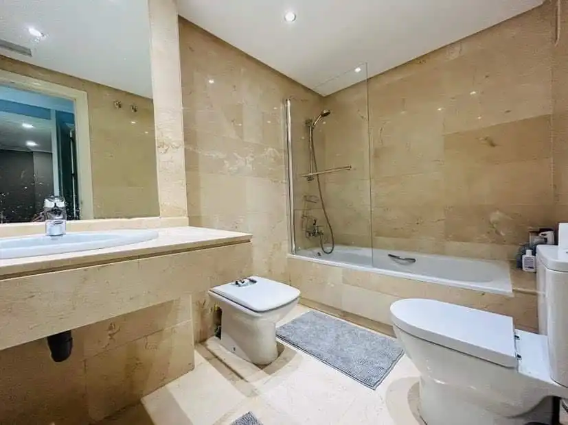 Bathroom of Apartments for rent in Marbella  with Air Conditioner, Heating and Terrace