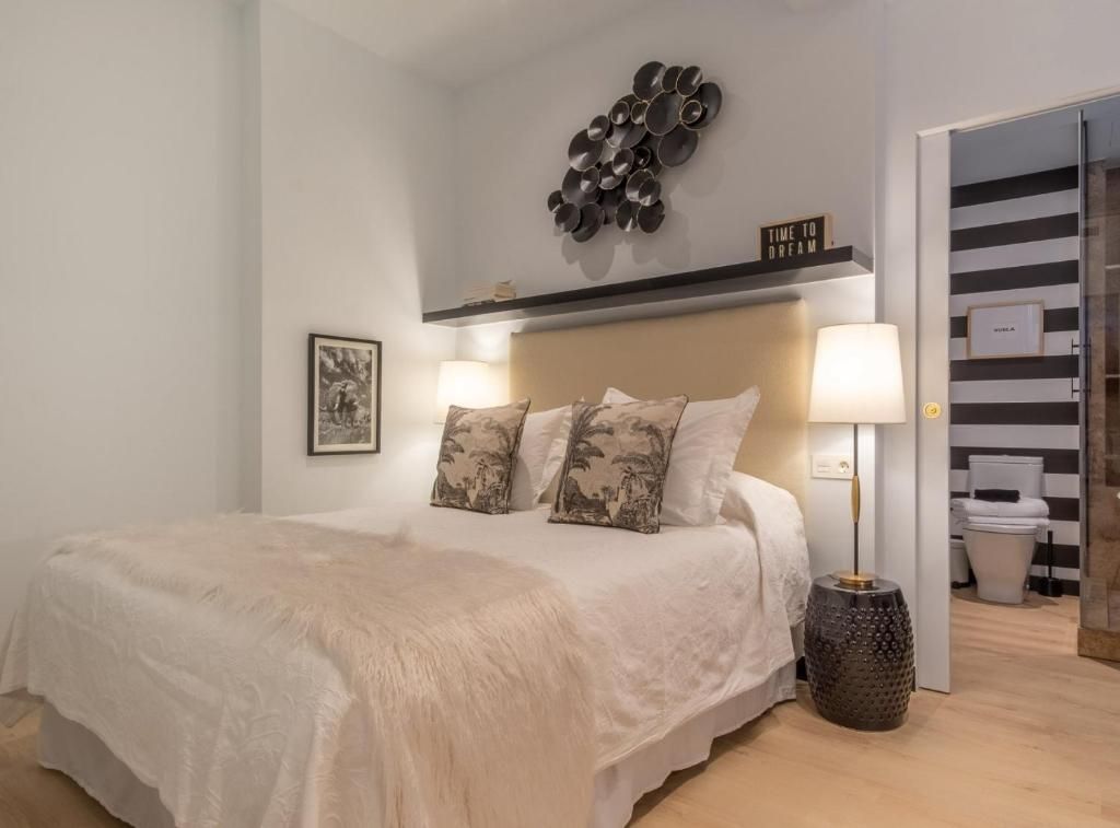 Dormitori de Pis de lloguer en  Barcelona Capital amb Aire condicionat, Moblat i TV