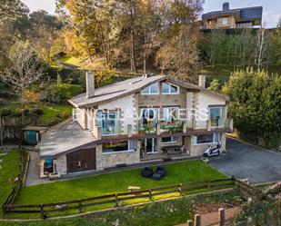 Vista exterior de Finca rústica en venda en Donostia - San Sebastián  amb Aire condicionat, Calefacció i Jardí privat